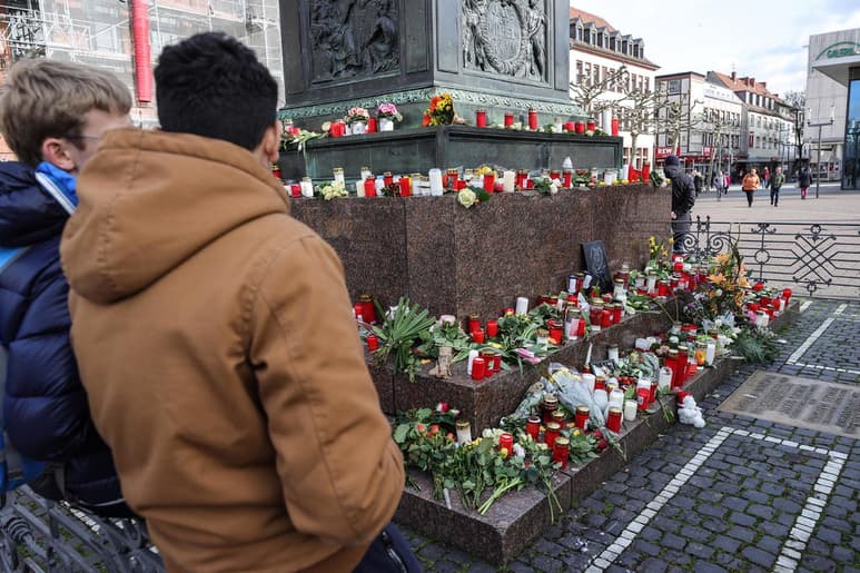 El atentado de Hanau en el que murieron diez personas a manos de un ultraderechista, ha hecho reviva una frase pronunciada originalmente durante los años de la República de Weimar: 'el enemigo está a la derecha'. (ARCHIVO)
