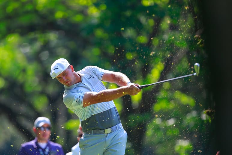 Bryson DeChambeu tuvo una ronda de 63 golpes y tomó la cima de la clasificación con 11 golpes abajo de par. (JAM MEDIA)