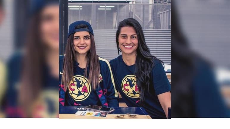 Viviana le pidió a Susana ser su novia por medio de un video proyectado en un autocinema de la Ciudad de México.(ESPECIAL)