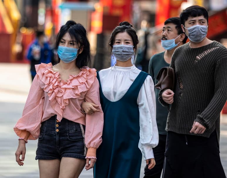 Las muertes por la epidemia en China se elevaron en las últimas 24 horas a 97 hasta alcanzar los 2,442 fallecidos. (EFE)