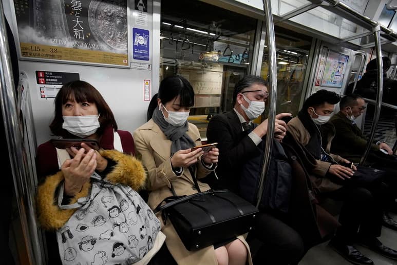 Las autoridades sanitarias de Japón informaron este lunes que la cifra de contagios por el coronavirus Covid-19 alcanzó los 838 casos. (ARCHIVO)