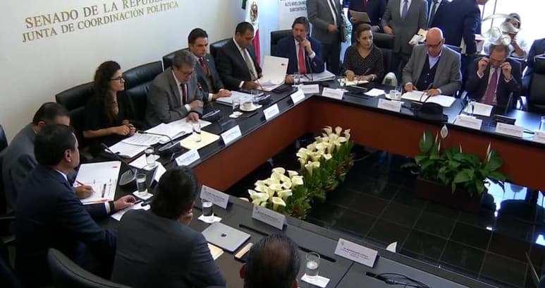 Líderes empresariales y de organizaciones sindicales chocaron en el inicio de las mesas de alto nivel que organiza la Junta de Coordinación Política del Senado para disolver las últimas diferencias que tiene el dictamen de reformas para regular la subcontratación laboral o outsourcing. (ESPECIAL)