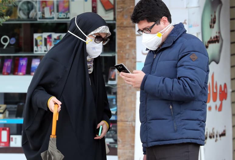 La ciberpolicía iraní arrestó hoy a 24 personas acusadas de difundir “rumores en línea” sobre la propagación del Covid-19 en el país. (ARCHIVO)