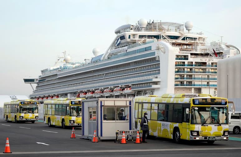 El crucero Diamond Princess es identificado por las autoridades como el tercer lugar del mundo donde más casos de infección se contabilizan, con 691 en total. (EFE)