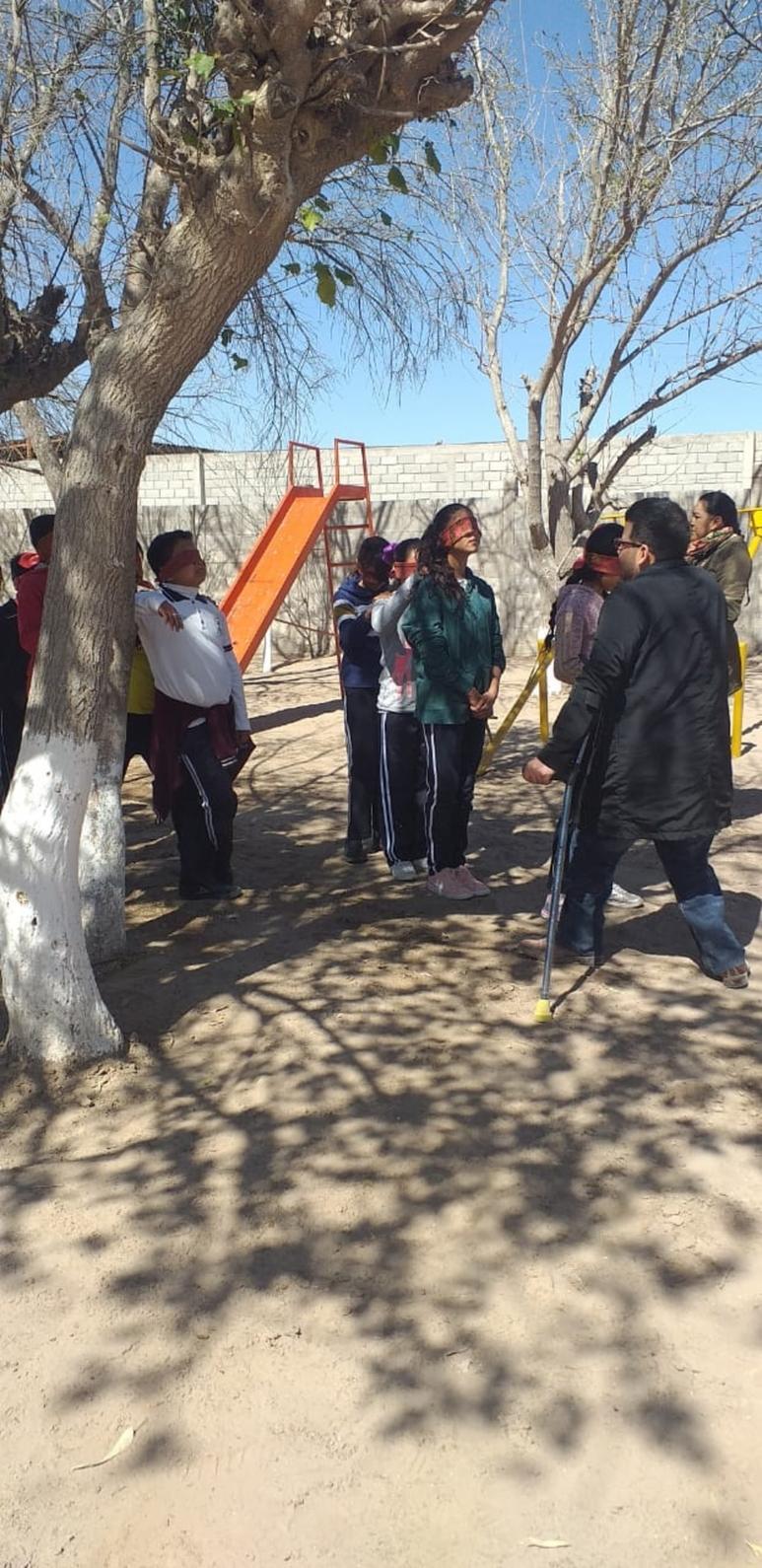 A este tipo de talleres, explicó Enrique Rentería, también asisten algunos padres de familia, pues se pretende involucrarlos. (EL SIGLO DE TORREÓN)
