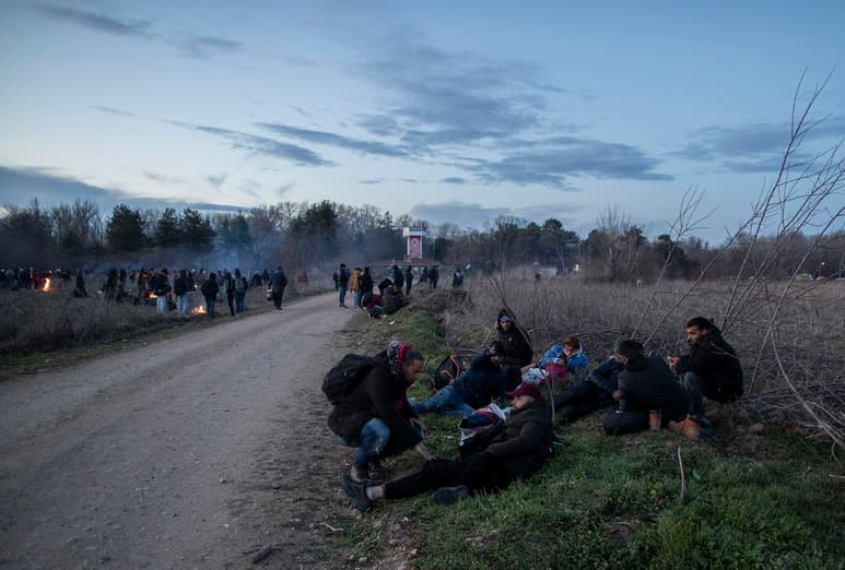 Turquía ha insinuado que ya no puede contener a los refugiados que quieran ir a Europa, (EFE)