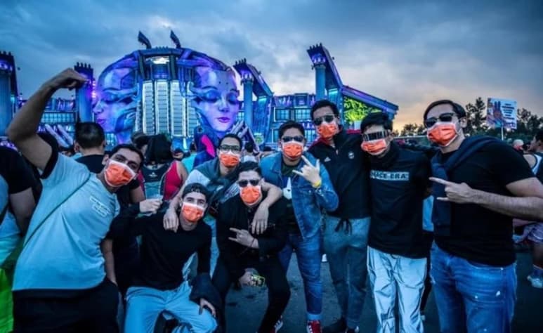 Aunque no es la mayoría, sí hay decenas de personas que traen la mascarilla como Sahit Mejía, que también la usa por protección y porque a este festival hay mucha gente que vino de otros países al evento. (EL UNIVERSAL)