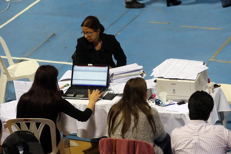 Tras 143 días el parlamento decidió otorgar confianza al Ejecutivo para que pueda gobernar.