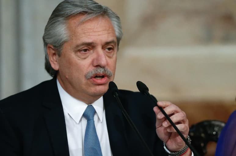 El presidente argentino, Alberto Fernández, anunció este domingo que enviará al Parlamento un proyecto de ley para legalizar el aborto, junto con una iniciativa para dar asistencia por dos años a aquellas mujeres de bajos recursos que decidan dar a luz a sus hijos. (ARCHIVO)