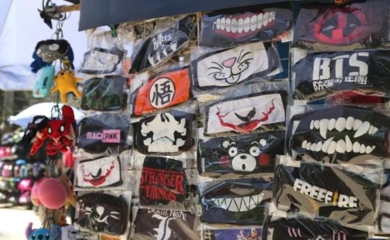 Cuestan entre 35 y 40 pesos, están hechos de tela y son lavables. También tienen imágenes impresas. (EL UNIVERSAL)