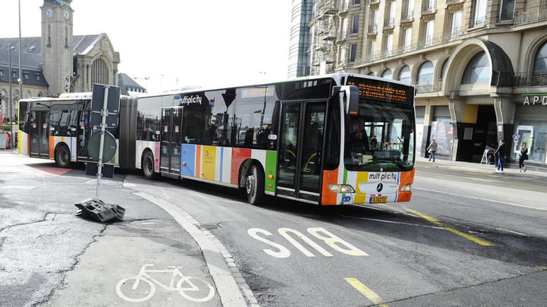 Ningún pasajero, con sus excepciones, necesitará boleto para viajar en tren, autobús o tranvía. (INTERNET)