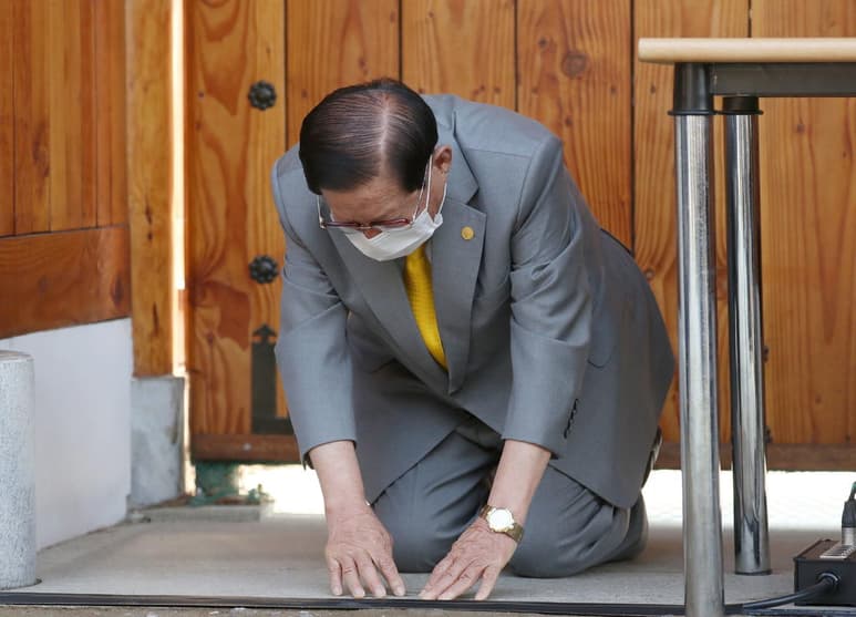 Lee Man-hee, fundador de la controvertida secta Shincheonji, que se ha convertido en el principal foco de propagación del coronavirus en Corea del Sur. (EFE)
