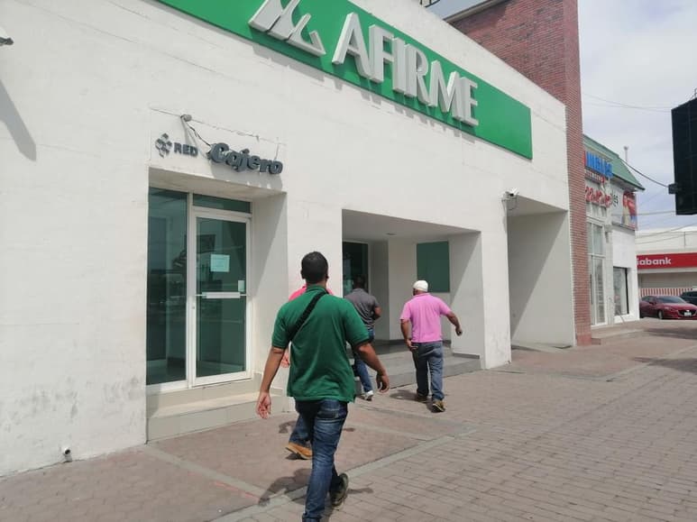 Al lugar arribaron elementos de la Policía Municipal y Estatal, así como el personal de la Agencia de Investigación Criminal de la unidad de robos de la Fiscalía General del Estado, quienes abrieron la carpeta de investigación. (EL SIGLO DE TORREÓN)