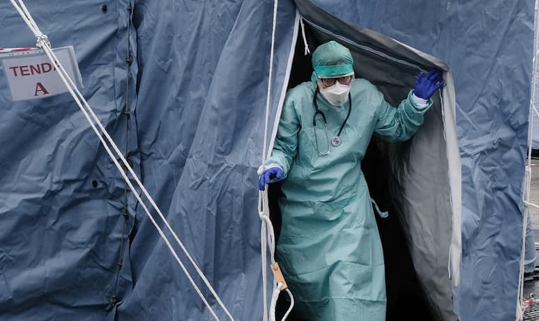 Mientras en China los contagios aumentaron en 125 en un día, en Corea del Sur, segundo país más afectado por la epidemia, crecieron en aproximadamente 570, hasta llegar a cuatro mil 812. Asimismo, se reportan 28 decesos en dicho país; seis más que ayer. (EFE)