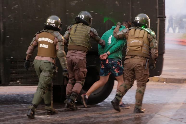 El Ministerio del Interior de Chile informó hoy que 283 personas fueron detenidas durante las manifestaciones en las principales ciudades del país. (ARCHIVO)