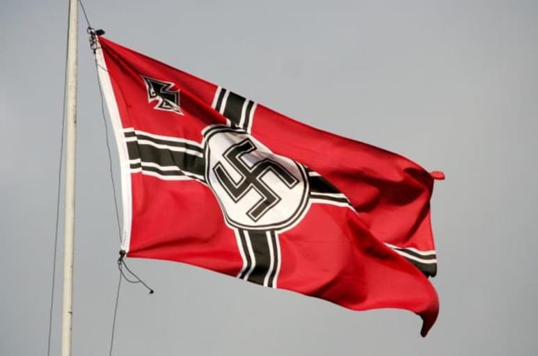 lista con los nombres de unos 12,000 nazis que llegaron a Argentina en la década de 1930, muchos de los cuales son sospechosos de haber girado grandes cantidades de dinero a cuentas bancarias en Suiza. (ESPECIAL)