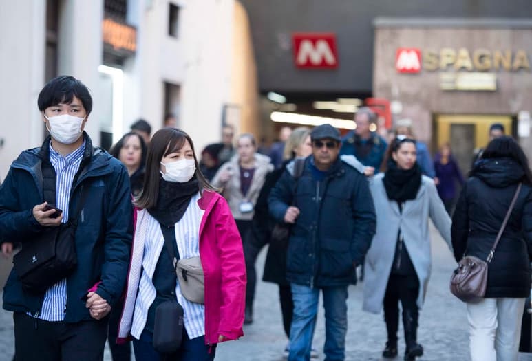 El coronavirus se sigue expandiendo en Italia y ya hay 107 fallecidos de un total de 3,089 contagiados, mientras 276 personas ya se han curado. (EFE)