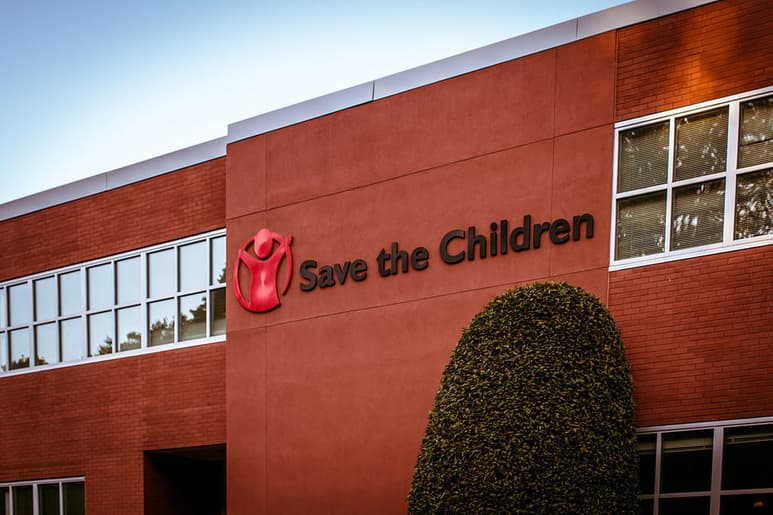 La agencia británica que regula a las organizaciones benéficas acusó el jueves a la delegación local de Save the Children por su mala gestión de las acusaciones de acoso sexual contra altos directivos. (ESPECIAL)