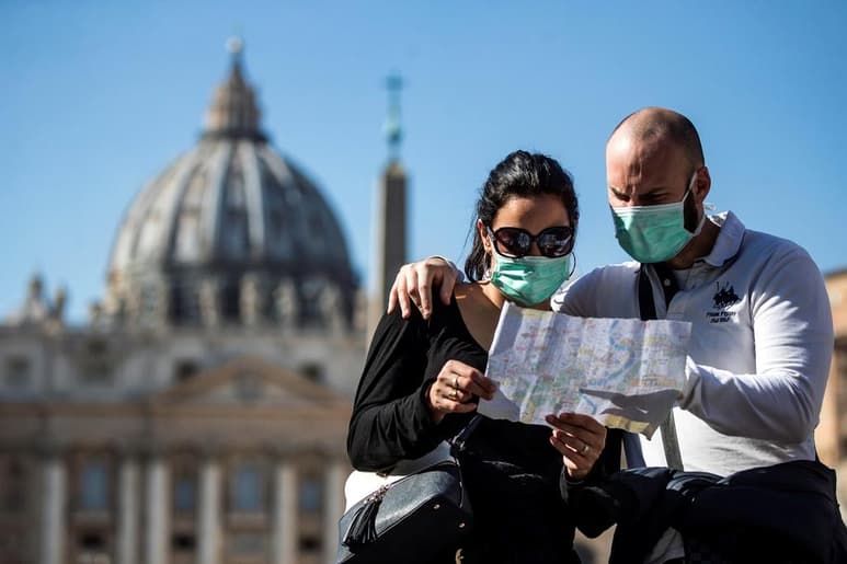 Un funcionario de la Santa Sede fue puesto en cuarentena preventiva después que un sacerdote de la Iglesia Francesa en Roma dio positivo para el virus. (ARCHIVO)
