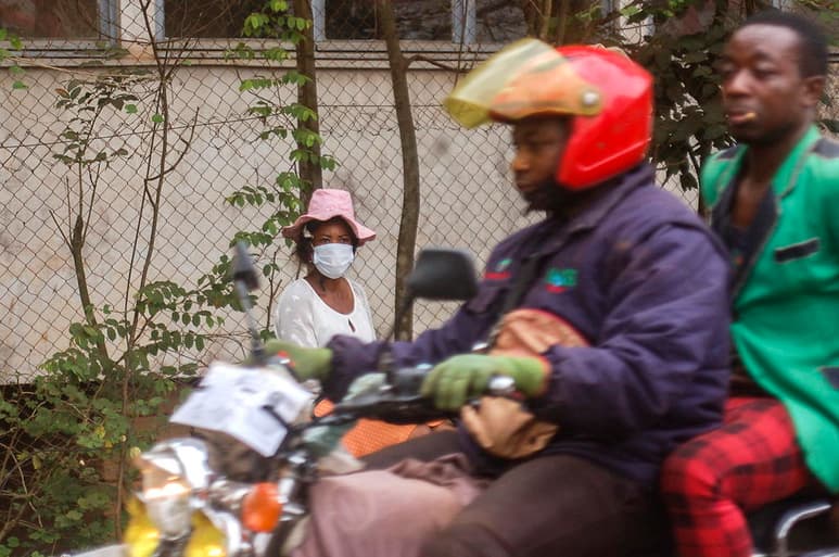 Camerún y Togo confirmaron este viernes sendos casos positivos de la enfermedad COVID-19, lo que eleva a nueve el total de países africanos afectados por la epidemia. (EFE)