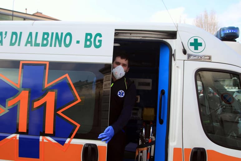 De los contagiados, 2,394 se encuentran hospitalizados con síntomas de diversa entidad, 462 reciben cuidados intensivos y 1,060 se recuperan en cuarentena en sus propios domicilios. (EFE)