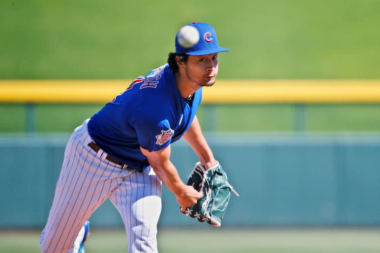 Yu Darvish lanzó ayer tres innings en un juego simulado; el derecho se resfrió y se hizo exámenes para descartar coronavirus. (AP)