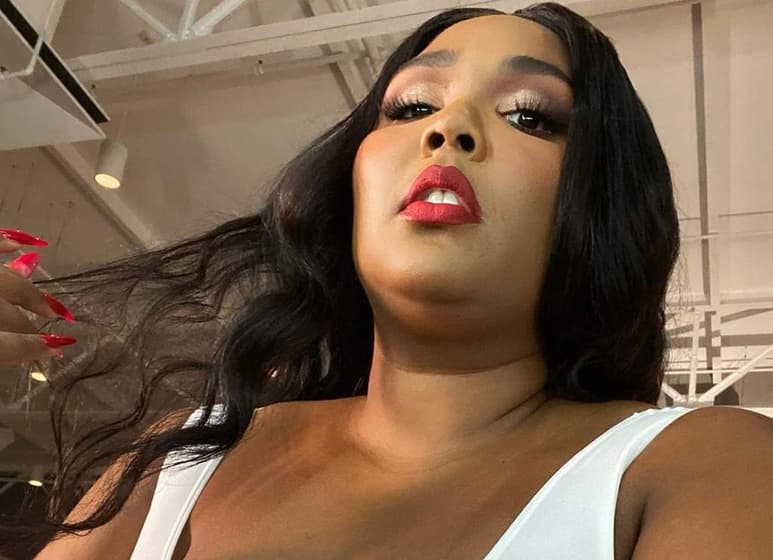 La cantante estadounidense Lizzo, acusó a una aplicación, que permite realizar, editar y publicar videos cortos, de discriminación corporal, luego de notar que algunos videos de ella en traje de baño fueron eliminados de su cuenta. (INSTAGRAM)