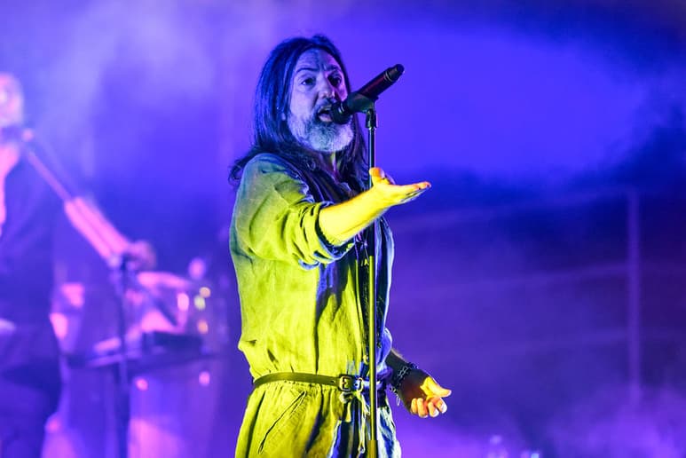 Material.El tema formará parte de un EP que se editará en formato digital y en vinilo, que se publicará el segundo semestre del 2020.