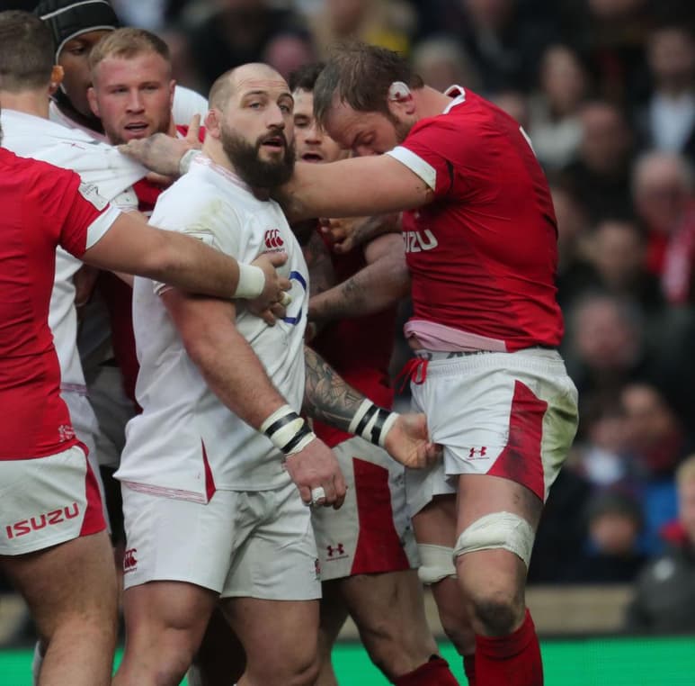 Jugador inglés de rugby agarra la entrepierna de un rival y enfrenta semanas de suspensión