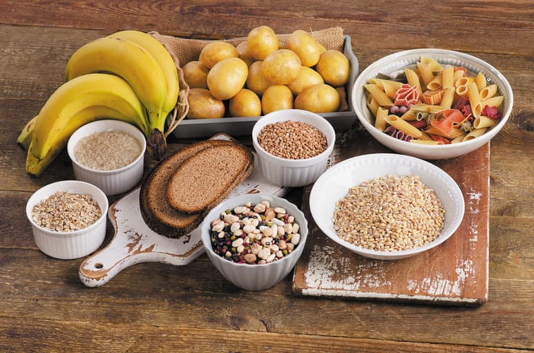 Para la investigación, los científicos analizaron datos de neuroimagen cerebral de casi mil individuos de entre 18 a 88 años, a quienes repartieron en dos grupos: uno con una alimentación estándar y otro con una baja en carbohidratos. (ESPECIAL)