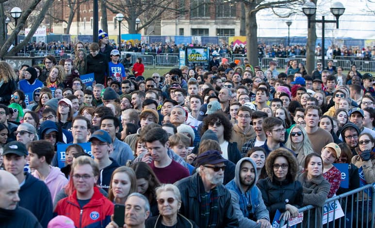 En la imagen se observan algunos simpatizantes del candidato demócrata Bernie Sanders. (EFE)