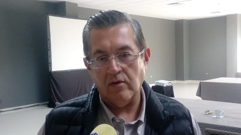 Flores Dávila informó que se mantienen al pendiente de las consecuencias que podrían registrarse a nivel nacional y local por la caída financiera mundial que se registró este lunes 9 de marzo. (FERNANDO COMPEÁN)