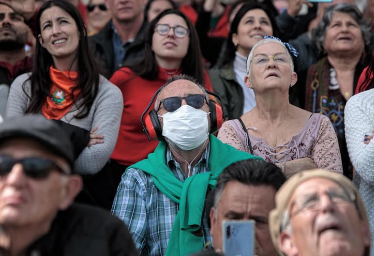 La mayor parte de los casos de infección y fallecimientos desde el inicio del brote se concentran en China, con 80 mil 754 personas que han adquirido el virus y tres mil 136 víctimas mortales. (EFE)