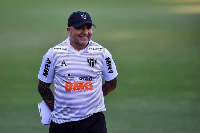 El exseleccionador de Chile y Argentina dirigirá a su segundo equipo en el futbol brasileño tras haber abandonado el Santos. (EFE)