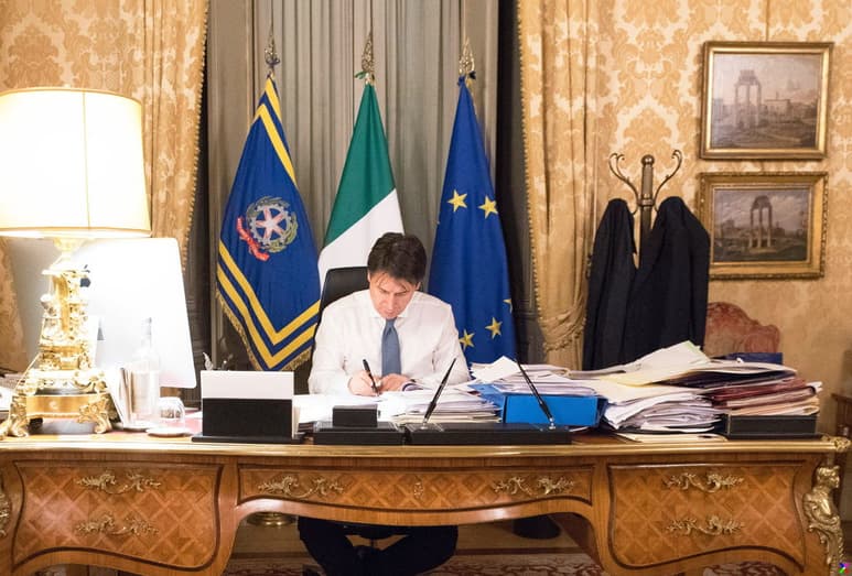 El primer ministro de Italia, Giuseppe Conte, decretó extender las medidas contra el COVID-19 a todo el país. (EFE)