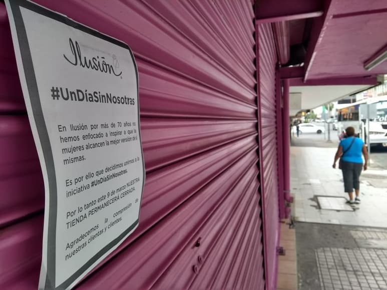 En algunos negocios de Torreón el apoyo al Paro Nacional de Mujeres fue total. En otros se dejó personal masculino de guardia, pero en otros más se trató de un día de trabajo regular. (ROBERTO ITURRIAGA)