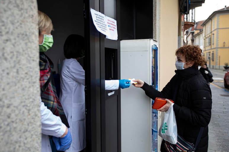 El bloqueo del país, con el cierre de fábricas y la paralización del transporte público, preocupa a la patronal italiana que cree que estas acciones impactarían muy notablemente en el débil crecimiento del país. (EFE)