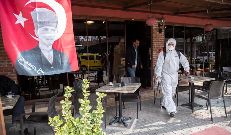 Turquía se convierte así en uno de los últimos países con test regulares en confirmar la presencia del virus. (EFE)