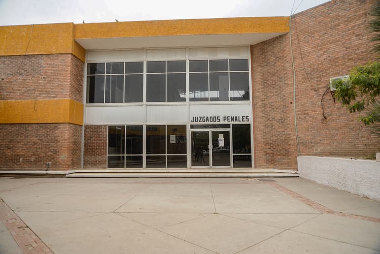 Dictan auto de formal prisión a activista lagunero Javier 'N' y pasa su primera noche en el Cereso. (EL SIGLO DE TORREÓN)