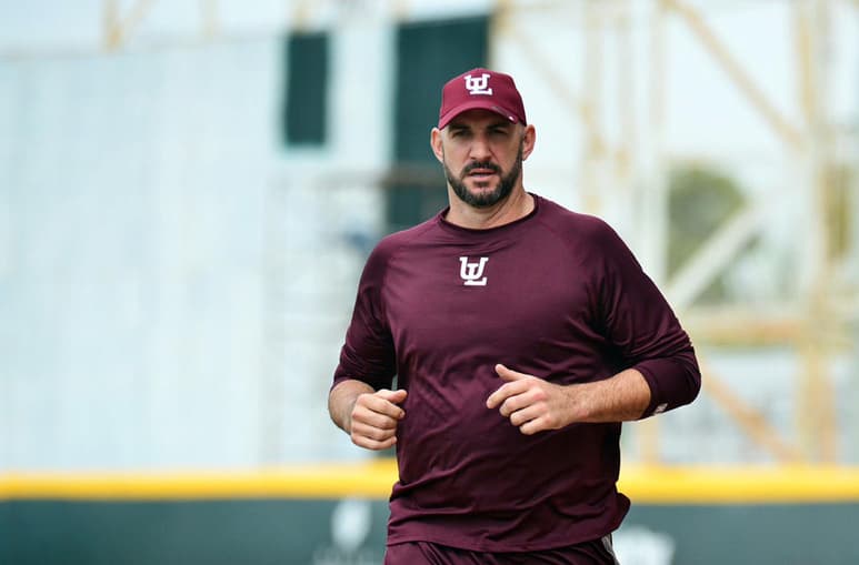 Ayer se congratularon con el arribo de otro refuerzo extranjero, el pitcher estadounidense Dustin Crenshaw. (ARCHIVO)