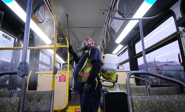 El estado de Washington prohibió el miércoles las concentraciones de más de 250 personas para toda la zona metropolitana de Seattle, a fin de frenar la propagación del coronavirus. (ARCHIVO)