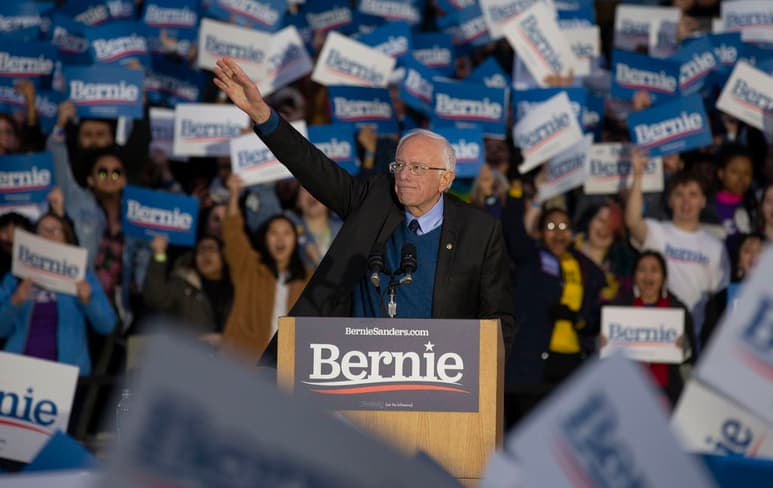 A falta de que se complete el recuento, Biden ha conseguido 178 compromisarios, frente a los 111 de Sanders (foto). (ARCHIVO) 