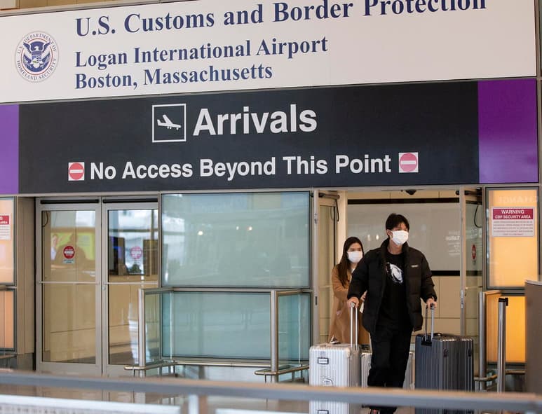 Más de 400 millones de personas, según la Comisión Europea, se verán afectadas por la decisión del presidente estadounidense, Donald Trump, de prohibir los viajes a Estados Unidos desde 26 países europeos por la pandemia del coronavirus. (ARCHIVO) 