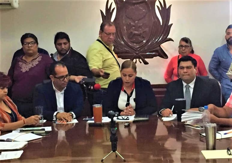 'El día de ayer se descargó un camión de una conocida empresa de la familia de la expresidenta municipal y le prendieron fuego en el relleno sanitario', dijo Marina Vitela. (EL SIGLO DE TORREÓN)
