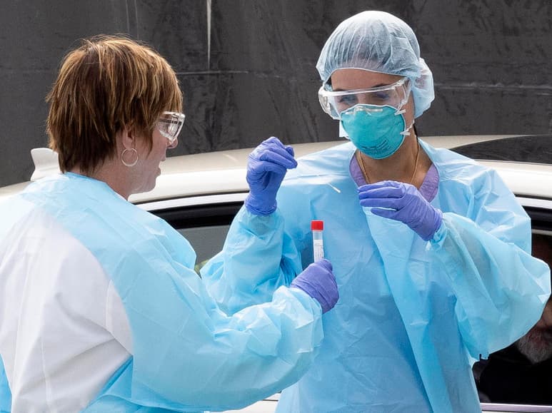 El hombre de 58 años se mantiene en aislamiento domiciliario con sintomatología leve, bajo tratamiento y en permanente vigilancia médica, de acuerdo a los protocolos establecidos en los líneamientos marcados por la Dirección General de Epidemiologia. (ARCHIVO)