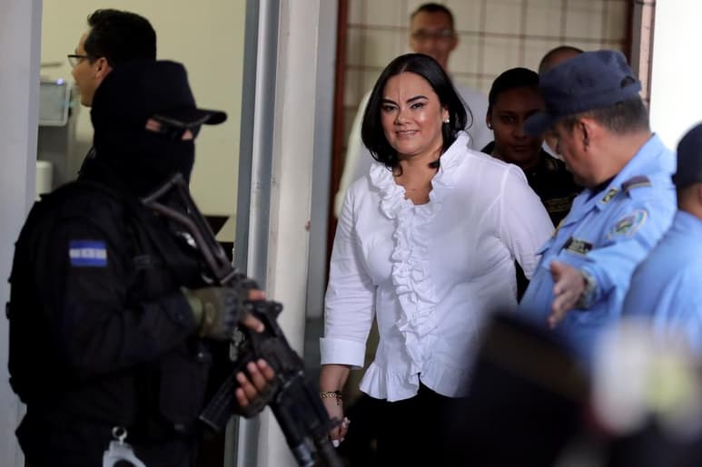 La Corte Suprema de Justicia (CSJ) de Honduras resolvió este viernes anular el juicio de la ex primera dama Rosa Elena Bonilla de Lobo y ordenó que se realice uno nuevo. (EFE)