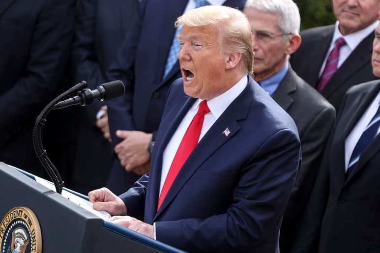 'Creo que lo haré igualmente (aunque no tenga síntomas). Bastante pronto. Estamos mirando el calendario para programarlo', dijo Trump durante una rueda de prensa en la rosaleda de la Casa Blanca. (EFE)