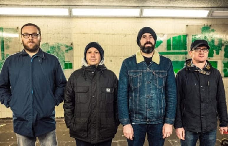 La agrupación escocesa Mogwai, la cual tenía agendado tocar en el Festival Iberoamericano de Cultura Musical Vive Latino 2020 en la Ciudad de México este domingo 15 de marzo, hizo pública la cancelación de su espectáculo, a consecuencia del riesgo que implican los viajes internacionales, en este momento. (ESPECIAL)