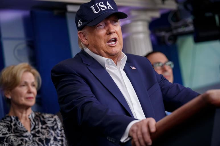El presidente estadounidense, Donald Trump, está intentado con elevados incentivos económicos garantizar para Estados Unidos el derecho exclusivo de una potencial vacuna contra el coronavirus en la que está trabajando un laboratorio alemán, informa hoy 'Welt am Sonntag'. (EFE)