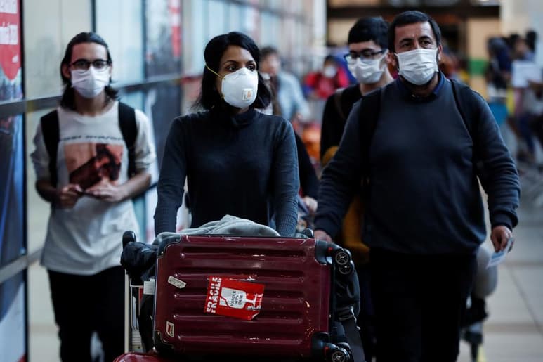 Esta decisión afectará a toda persona extranjera que pretenda entrar en el país ya sea por vía terrestre, aérea o marítima, salvo para chilenos y foráneos residentes. (ARCHIVO)
